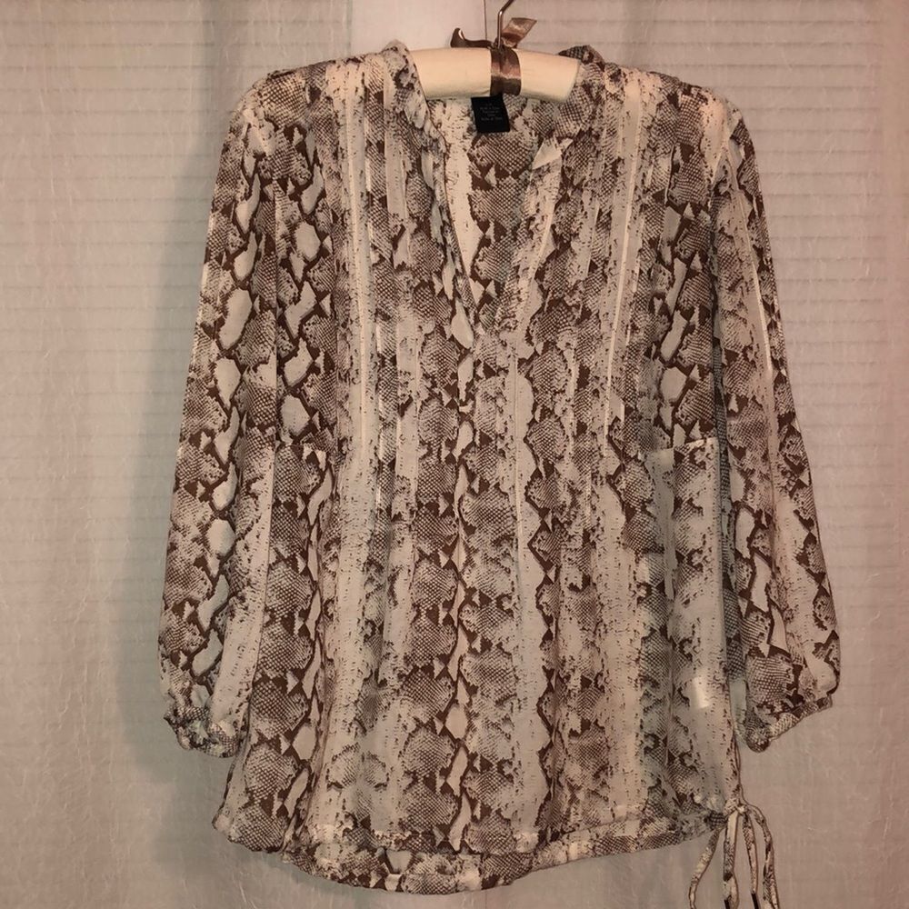 L Python Print Pullover Style V-Neck Long Sleeve … - image 1